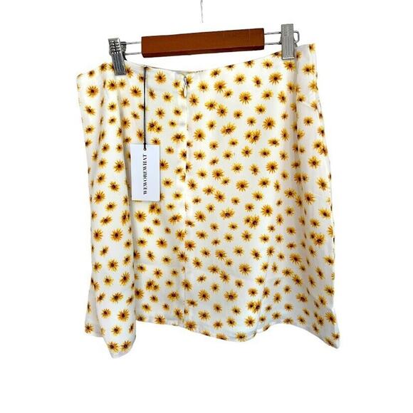 WeWoreWhat Mini Slip Skirt Size Medium Satin it Ditsy Daisy Y2K Daisies Floral - Picture 4 of 11